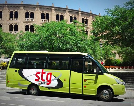 5 motivos por los que alquilar un minibus en Granada